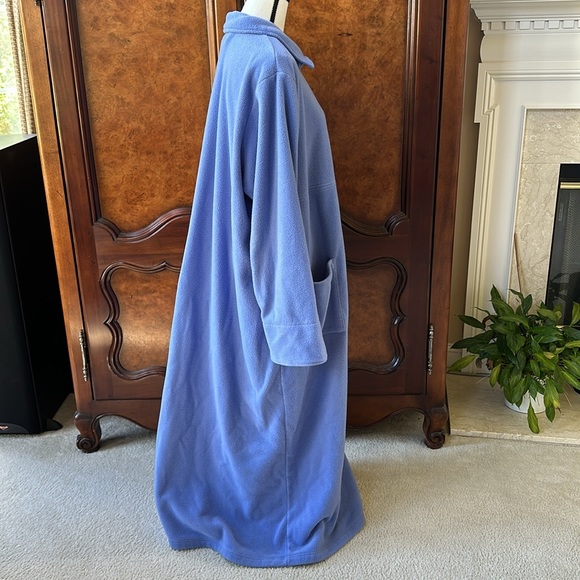 L.L. Bean Long Robe with Collar - Picture 8 of 13